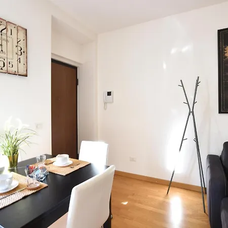 Stunning In With Kitchen Apartment *