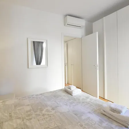Stunning In With Kitchen Milan